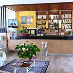 Promenade Hotel