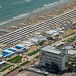 Promenade Hotel 3*