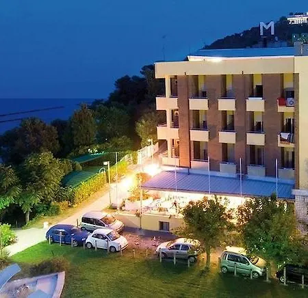 Promenade Hotel 3*