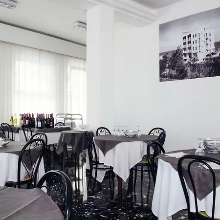 Promenade Hotel 3*