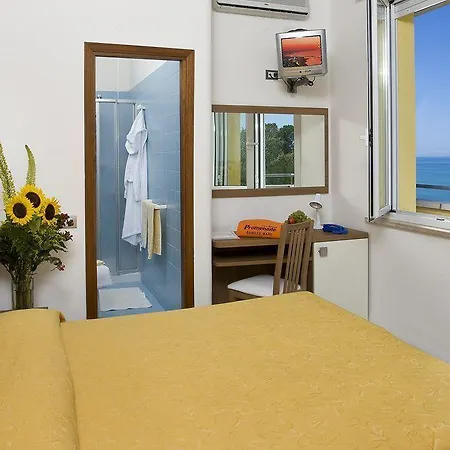 Promenade Hotel