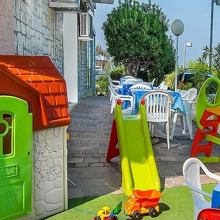 Promenade Hotel 3*