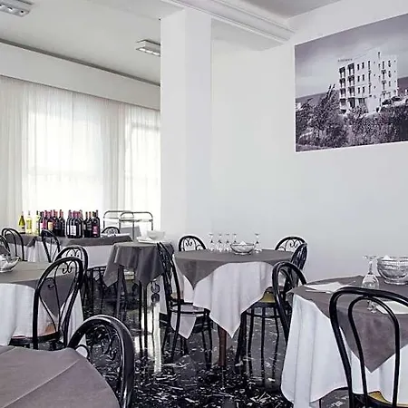 Promenade מלון 3*