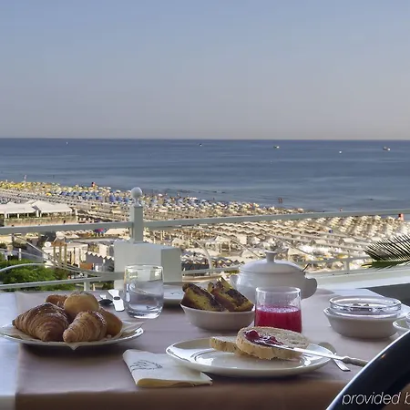 Promenade Hotel
